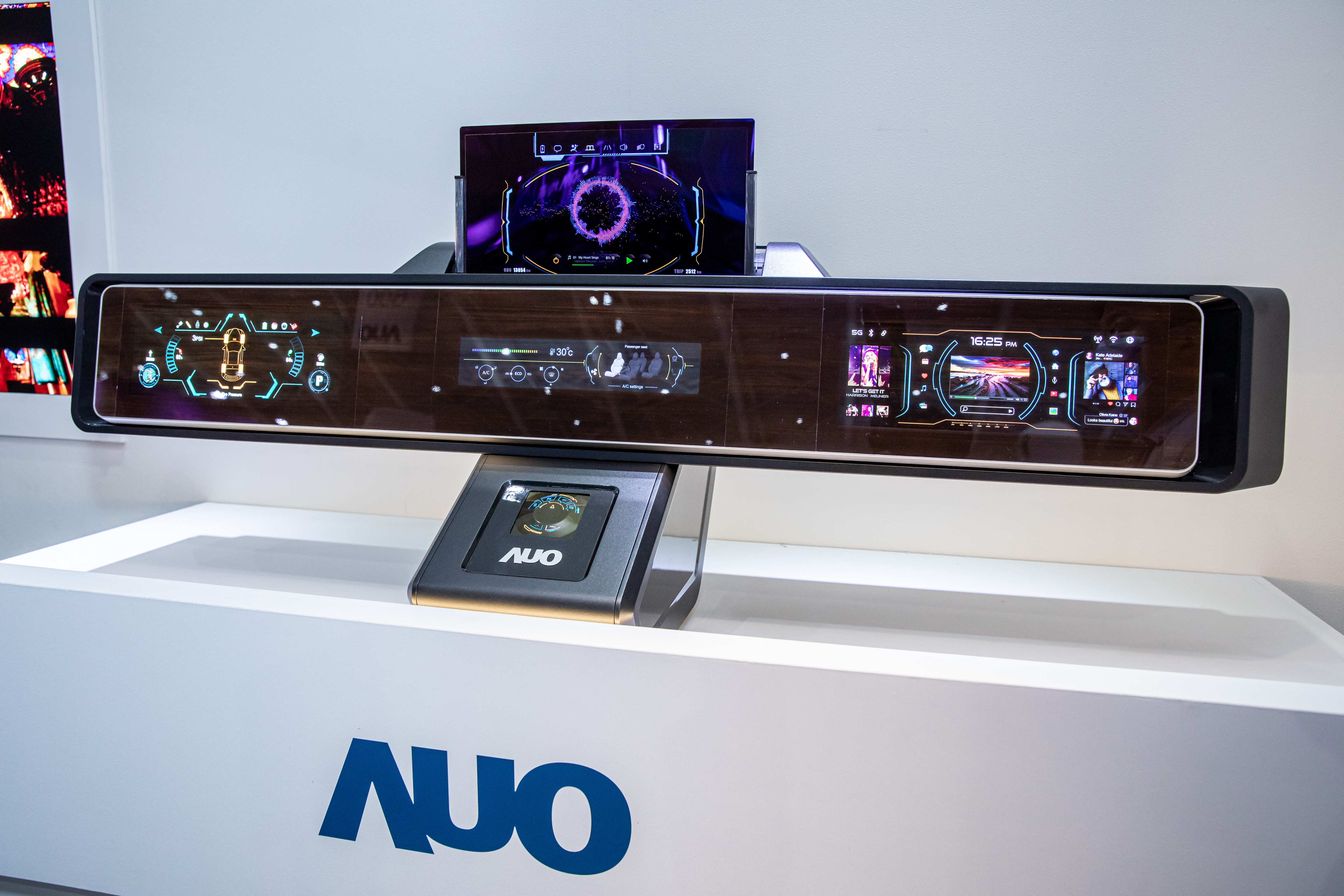 ���_�ɒ�ʽMicro LED�@ʾ�������ǻ�܇œ�OӋ���܉�������չ�_�c���գ�׌܇œ���и���Ŀ��g�\�Ï��ԣ������l�]Micro LED�ɓϿɏ����ă�������