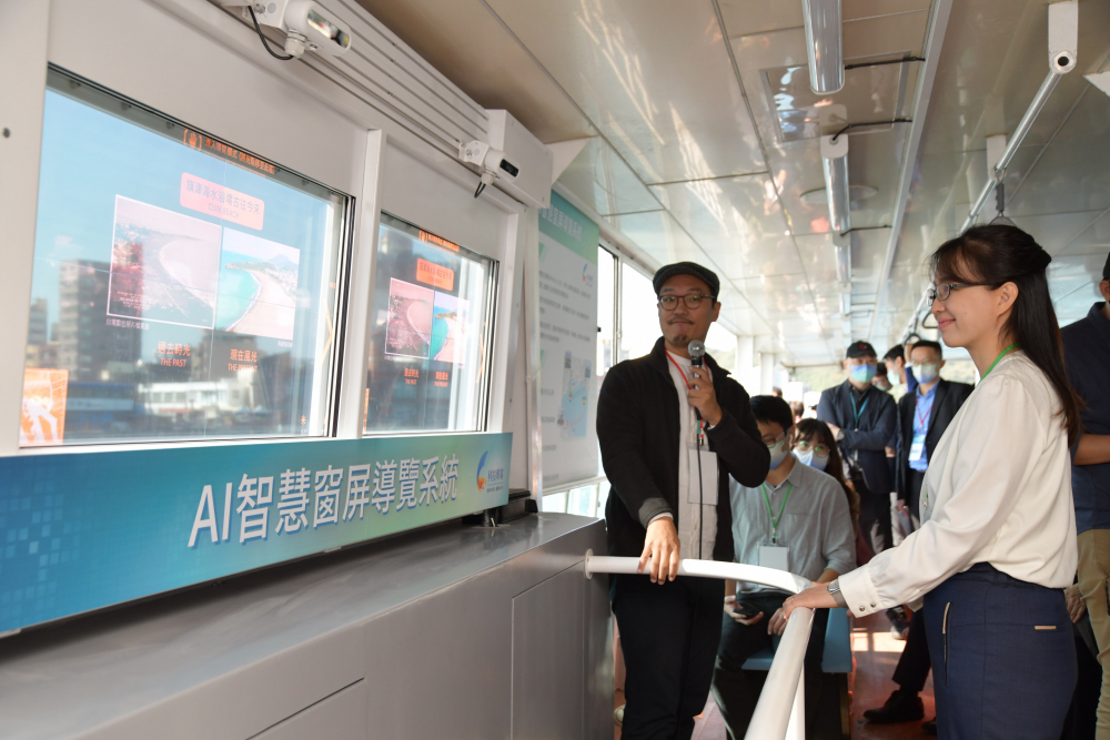 ���_����͸��Micro LED�ǻ۴���͸�^����GPS���˶�λ׷ۙ�˿�ҕ�����ɼ��r���ǻ۴��ṩ���_�Č��[�YӍ