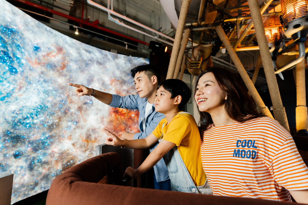 ���_(d��)����ȫ�_���6��������4������Ψһ���dLED����ƴ���@ʾ���ĄӸ��w�д���׌�˿��v���ڟ�����ϣ�������v�侳�Ăγ������[��Ȥ